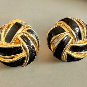 Vintage 80s / 90s black enamel & yellow gold tone love knot clip on earrings - earring clips for non pierced ears