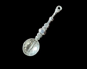 Charm de cuchara Chester 1910 de plata de ley con sello eduardiano inglés