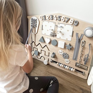 Tableau occupé pour tout-petit, tableau sensoriel personnalisé, tableau d'activités pour bébé, tableau Montessori, tableau sensoriel en bois, cadeau 1er anniversaire, cadeau bébé