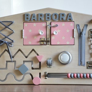 Geschenk für Baby-Mädchen, personalisierte Busy Board, Kleinkind Sensorische Board, Aktivitätsboard, Geschenk für Baby, Montessori Board, Vorschul-Lernbrett