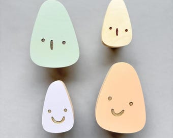 Ganchos de pared coloridos para la habitación de los niños / Ganchos decorativos para la habitación de niñas, colgadores de pared para la habitación del bebé, ganchos de madera personalizados para el aula o la habitación de niños