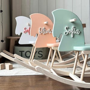 Gepersonaliseerde hobbelpaardspeelgoed, houten paard speelgoed met naam, peuter hobbelpaard cadeau, montessori rocker, aangepast houten speelgoed, cadeau babymeisje
