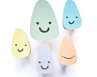 Colorful Wooden Wall Hooks with Cute Faces – Hooks for Kids Room & Nursery, Kids Hooks in Pastel Colors – Perfect for Hanging Bags and Coats