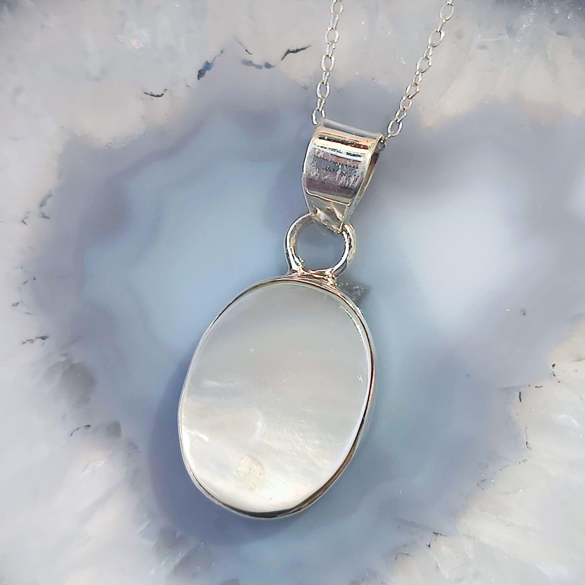 ★PEARLY MORE★ Simple Oval Pendant Necklace Mother of Pearl Pendant | Oval | Sterling Silver - Etsy