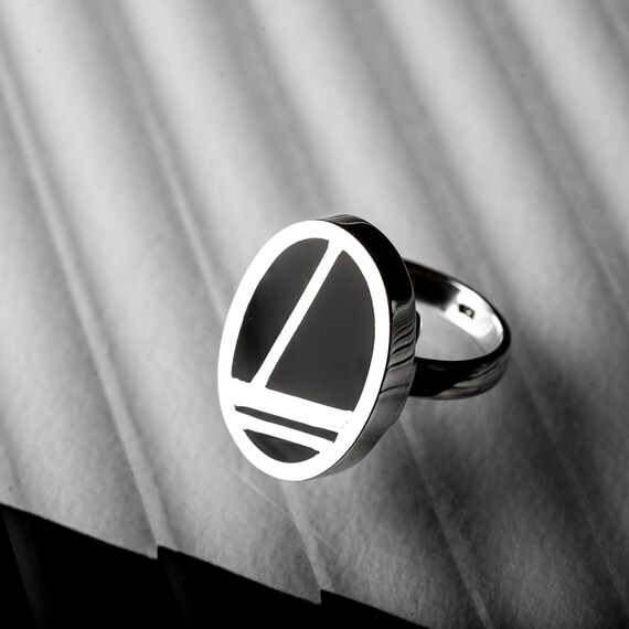 Art Deco Ring, oval in Sterling Silver