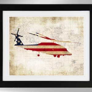 Könnte beinhalten: Eine Karte im Vintage-Stil mit einem amerikanischen Flaggen-Design in Form eines Hubschraubers. Die Karte ist verblasst und hat einen abgenutzten Look.
