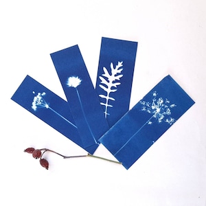 Set di quattro segnalibri con stampa botanica a Cianotipo, segnalibro di carta fatto a mano in blu con fiori e foglie, regalo per lettore