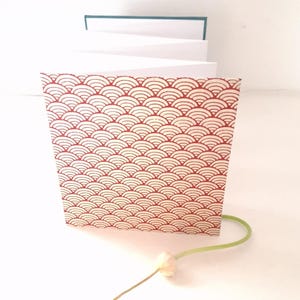 Album fotografico a fisarmonica fatto a mano con onde Seigaiha in rosso e turchese, mini album a Leporello quadrato, portafoto multiplo