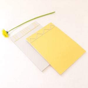 Quaderni A5 per appunti fatti a mano con rilegatura Giapponese, con copertine in giallo o grigio e pagine in carta riciclata all'interno