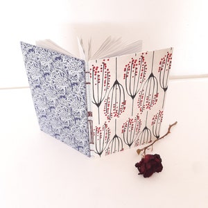 Taccuino A5 floreale rilegato a mano con pagine in carta riciclata, quaderno a righe con fiori in stile boho, diario ricordi artigianale