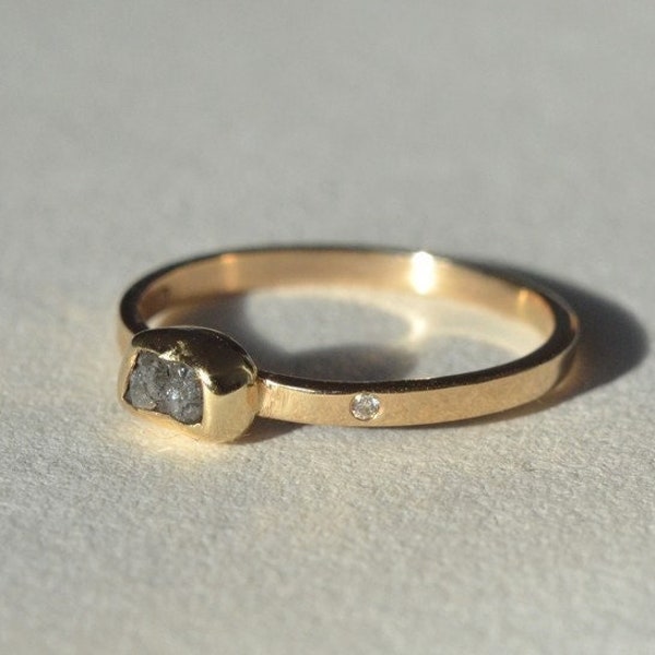 14K solid gold ring with raw diamond, rough stone jewelry organic band, alternative engagement rings, fine jewellery, rustic non traditional