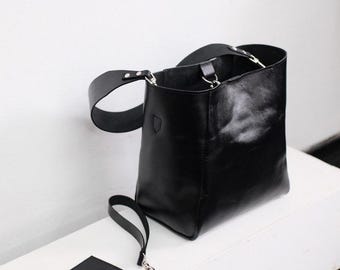 Black Leather Shoulder Bag with Organizer Pouch (26x25x12 cm)