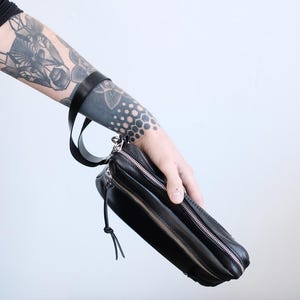 Cartera de cuero para hombre – Cartera negra con cremallera y correa de muñeca desmontable – Cartera minimalista grande para teléfono, llaves y efectivo