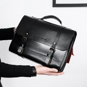 Hard Black Leather Briefcase: Men&#39;s Laptop Messenger Bag