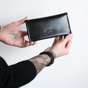 Cartera de piel negra – Cartera plegable B2 para hombre y mujer – 6 ranuras para tarjetas, monedero y compartimentos para billetes – Cartera minimalista hecha a mano