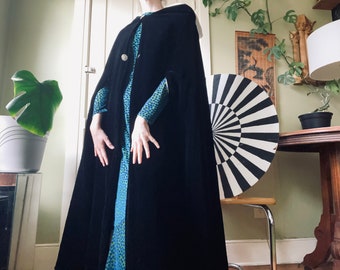 Vintage BLACK VELVET Romantic Long Hooded CAPE