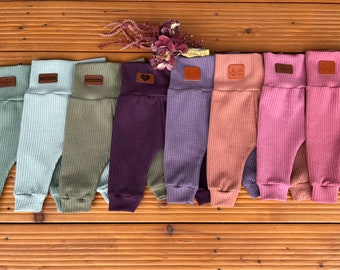 Pantalon en jersey gaufré Pantalon de croissance Pantalon bébé Jersey gaufré différentes couleurs Pantalon gaufré Bloomers Filles garçons faits à la main