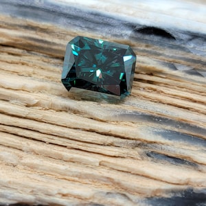 7*9mm Dark Green Radiant Cut Moissanite