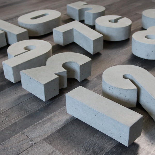 Minimalist concrete house number - Design classic BAUHAUS 93 - Height 19 cm - Weatherproof - Many RAL colors - Stainless steel mounting