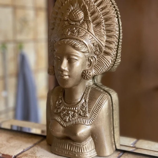 hinduistische Göttin, spirituelle Figur aus Beton