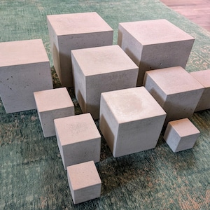 BETONNEN kubus blok basis object.......display tentoonstelling blikvanger productpresentatie foto