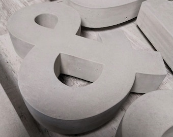 Ampersand / Das UND Zeichen aus Beton, Versalhöhe 32 cm frostbeständig