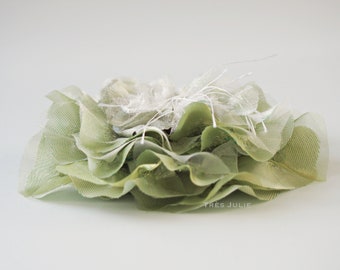 Ansteckblüte, Ansteckblume, grün, creme, Hochzeit, Brautschmuck, Headpiece, Fascinator, lindgrün, ivory,Brautaccessoire, Très Julie,hellgrün