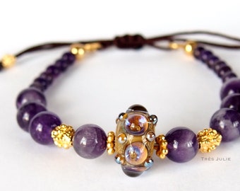 Armband, Lampwork,lila,gold, Makramee, Dots,flamework, Makrameearmband,Lampworkperlen, Silberreaktion,Très Julie,Glasperlenarmband, Amethyst