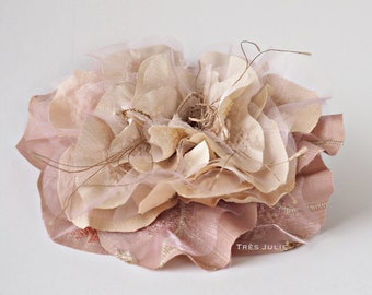 Ansteckblume, Ansteckblüte, Seidenblume, Fascinator, Headpiece, rosa, lachs, beige, Brosche, Blumenbrosche