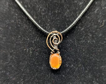 Mini collar de cornalina envuelto en cobre