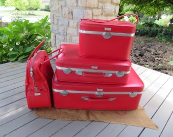 Four Vintage Pieces Red Amelia Earhart Luggage : Train Case , Carry On , 2 Suitcases ( One V. Big ) ; V. Clean Inside , Complete Set of Keys