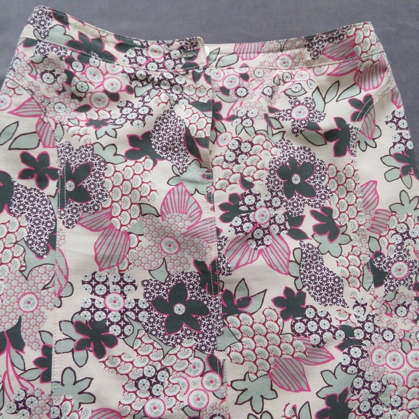 Made in  Italy Sturdy MAX MARA WEEKEND Pencil Skirt w Quasi Japanese Floral Pattern , 100% Cotton , All Colors Muted, Size 44