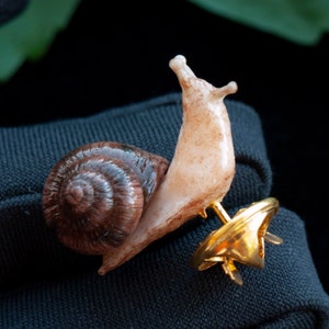 Miniature snail lapel pin, realistic figurine brooch, slug jewelry, woodland insect art, garden snail, entomologist gift, insect mini pins