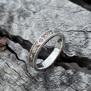 The Naia: 10K White Gold and Alexandrite Ring, Women&#39;s Western Wedding Band, Hand-Engraved Cowgirl Wedding Ring, Western Wedding Ring