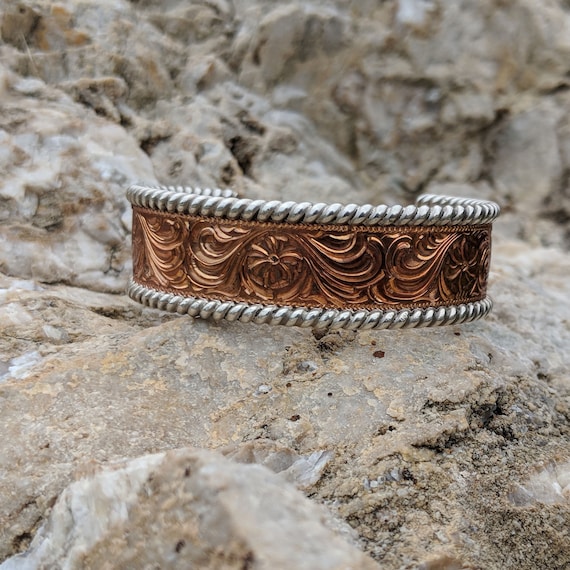 Hand clearance engraved bracelet