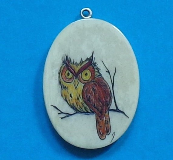 Vintage 1970's Hand Painted Etched Owl Necklace P… - image 1