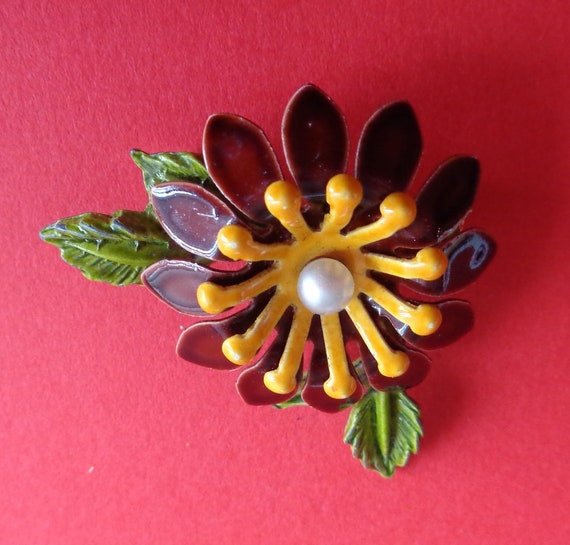 Adorable 1970's Enamel Layered Petal Daisy Burgun… - image 4