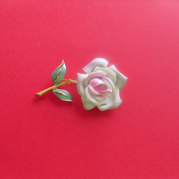 Stunning Vintage 1980's White And Pink Enameled L… - image 2