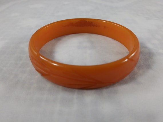 Bakelite Bangle Bracelet - image 2