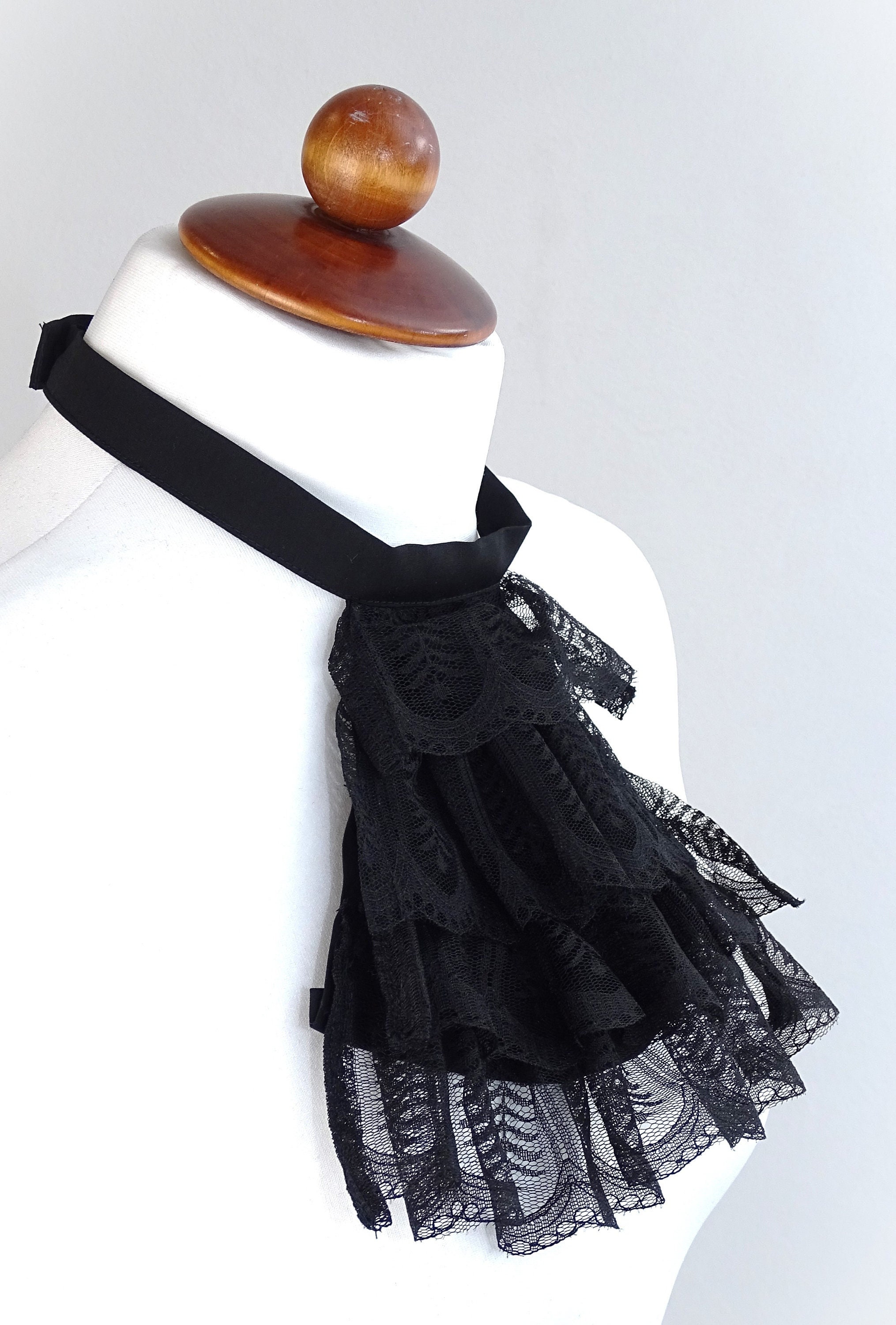 Jabot Vintage En Dentelle Thé - Crochet Et Tissus Anciens - Style Bohème - Femme