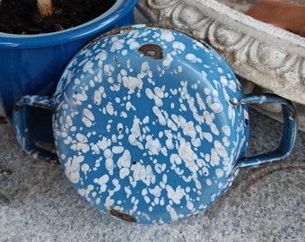 Petit récipient en émail vintage poêle en émail bleu blanc moucheté marbré détruit rustique Français patine minable
