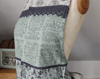 Vintage Schürze Küchenschürze Gartenschürze handgefertigt Patchwork Baumwollstoffe mit grauem Spitzenband handmade apron kitchen and garden