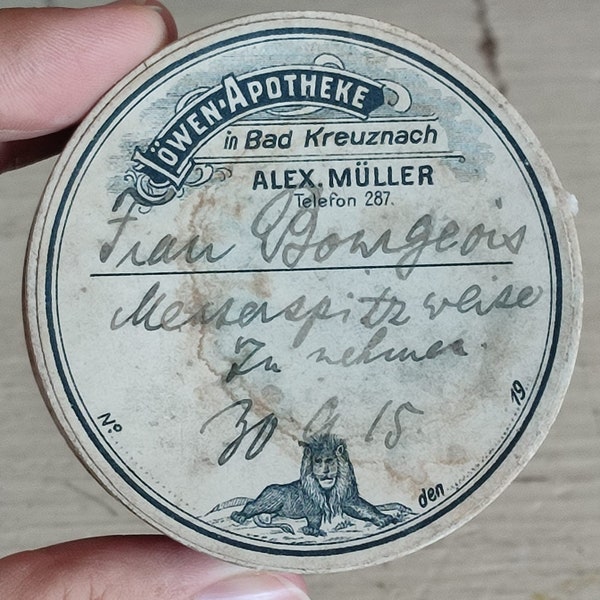 Antikes Apothekerdöschen altes Pillendöschen aus der Löwen Apotheke in Bad Kreuznach runde kleine Pappschachtel Pillenbox Vintage shabby JDL