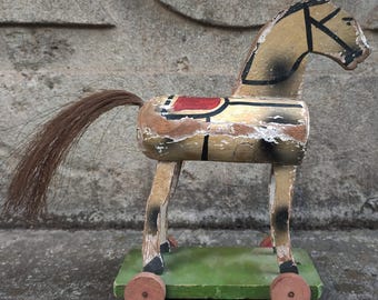 馬　引きぐるま　木製　ドールハウス　ドイツ　ヴィンテージ アンティークのおもちゃの馬、木馬、車輪付きの引き馬、歴史的、本物の
