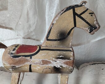 アンティークのおもちゃの馬、木馬、車輪付きの引き馬、歴史的、本物の