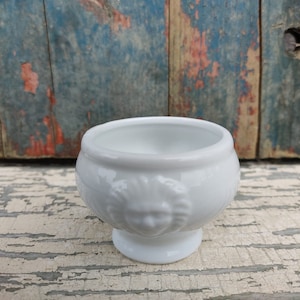 Vintage miniature porcelain lion head tureen doll&#39;s kitchen dollhouse doll house french shabby