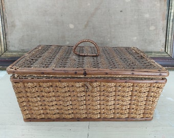 Old vintage sewing basket, lidded basket, craft basket, square wicker basket, country style, farmhouse, sewing room