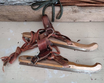 Vintage houten schaatsen, echt leer, Nederlands, Scandinavisch, Deens, Frans, shabby chic decoratie, winter- en kerstperiode, patina, brocante