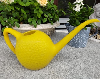 Vintage VITRI Giesskanne zitroenengelb watering can gardening Blumenkanne Plastikkanne Kunststoffkanne 50er 60er mid-century