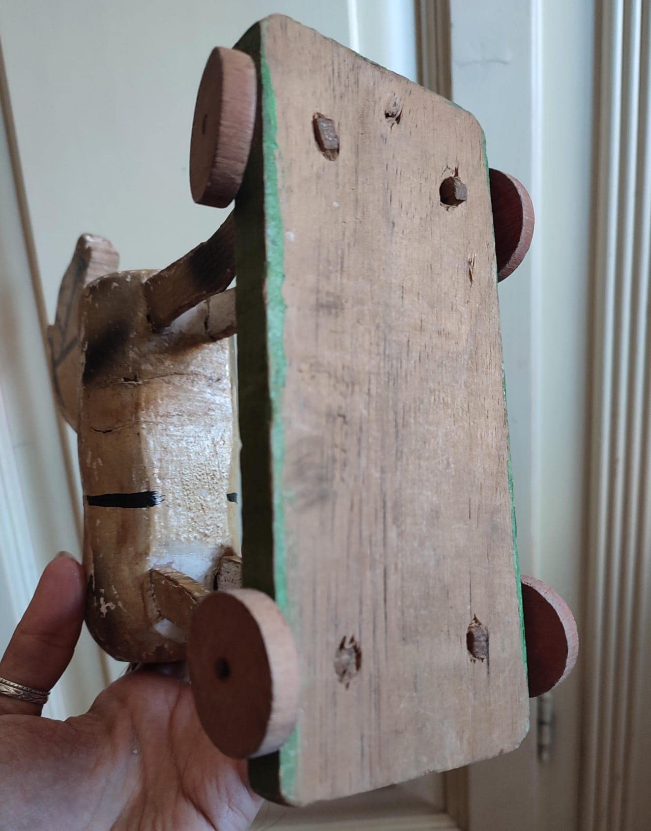 アンティークのおもちゃの馬、木馬、車輪付きの引き馬、歴史的、本物の